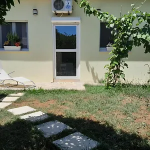  Apartment Maja Garden